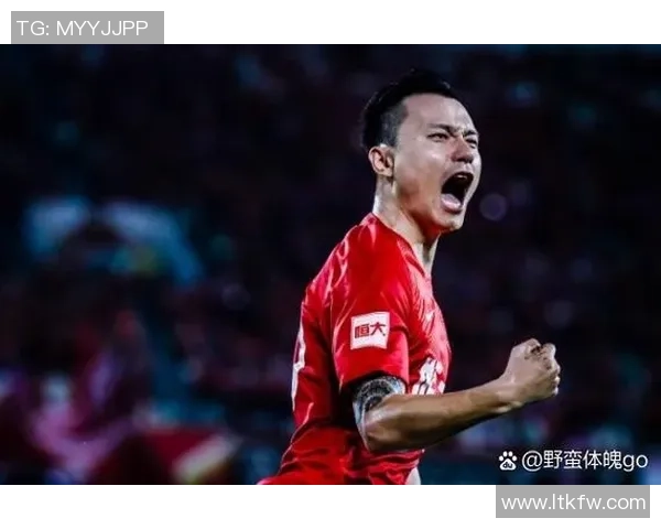带杨的足球明星们如何在绿茵场上展现风采与实力的传奇故事